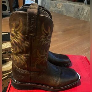New in box size 10 Justin square toe cowboy boots